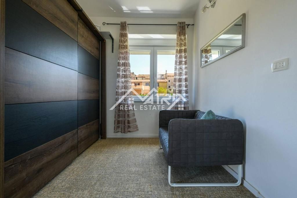 Okolica Fažane, Hiša z bazenom s 3 stanovanjskimi enotami
