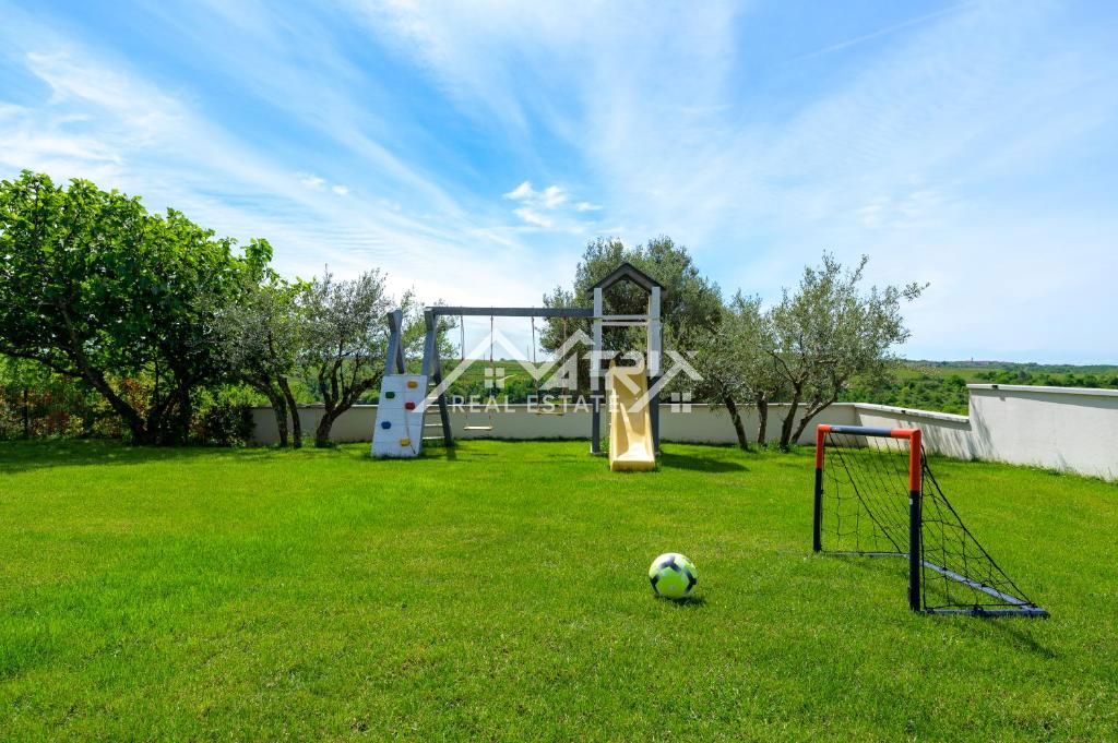 Buje, razkošna vila s prekrasnim razgledom