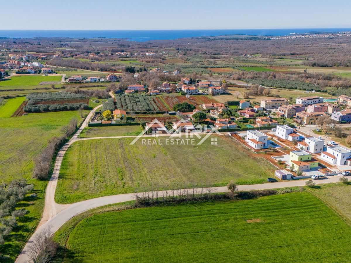 Okolica Poreča, Gradbeno zemljišče za gradnjo 3 hiš