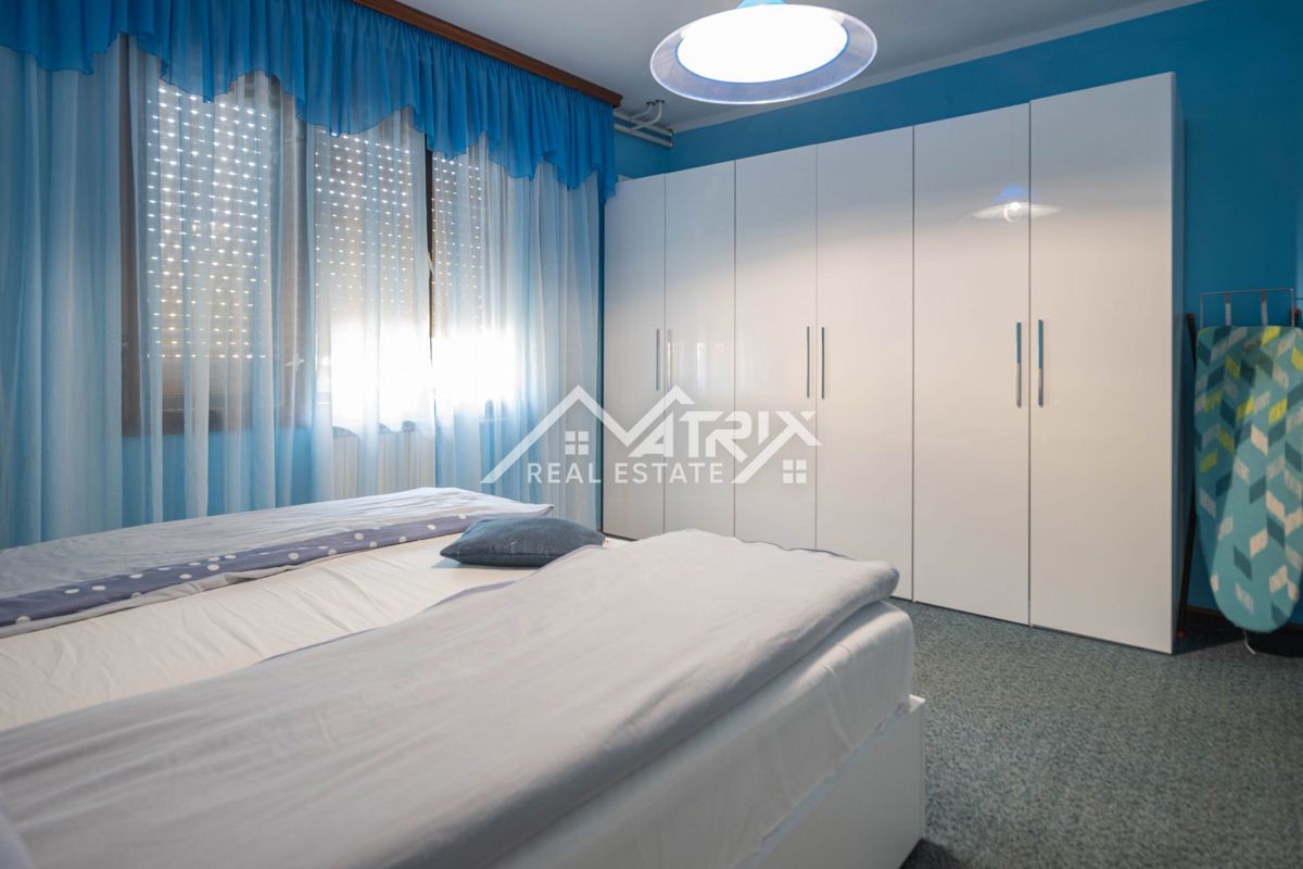 Šišan, hiša z apartmaji in velikim vrtom