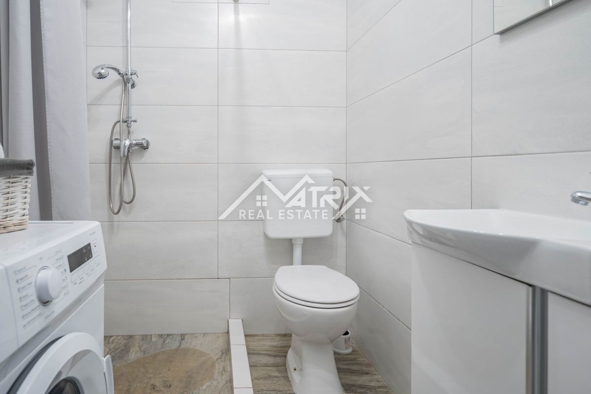 Pulj, dvosobno pritlično stanovanje s pokrito teraso