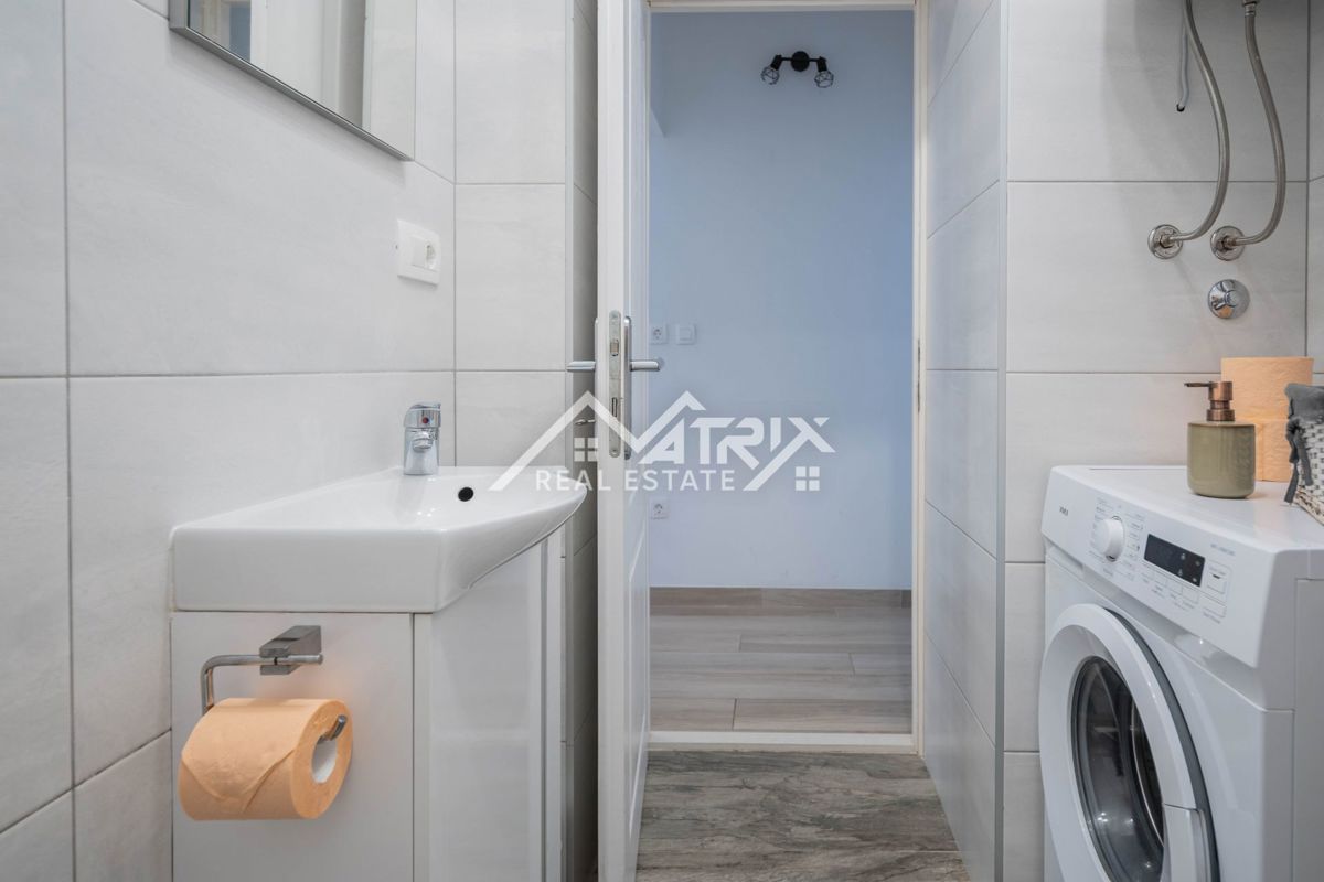 Pulj, dvosobno pritlično stanovanje s pokrito teraso