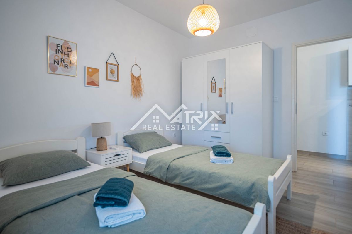 Pulj, dvosobno pritlično stanovanje s pokrito teraso