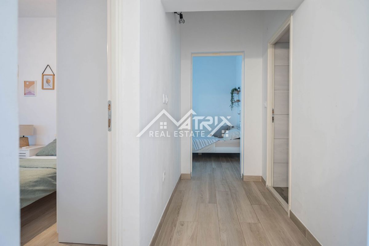 Pulj, dvosobno pritlično stanovanje s pokrito teraso