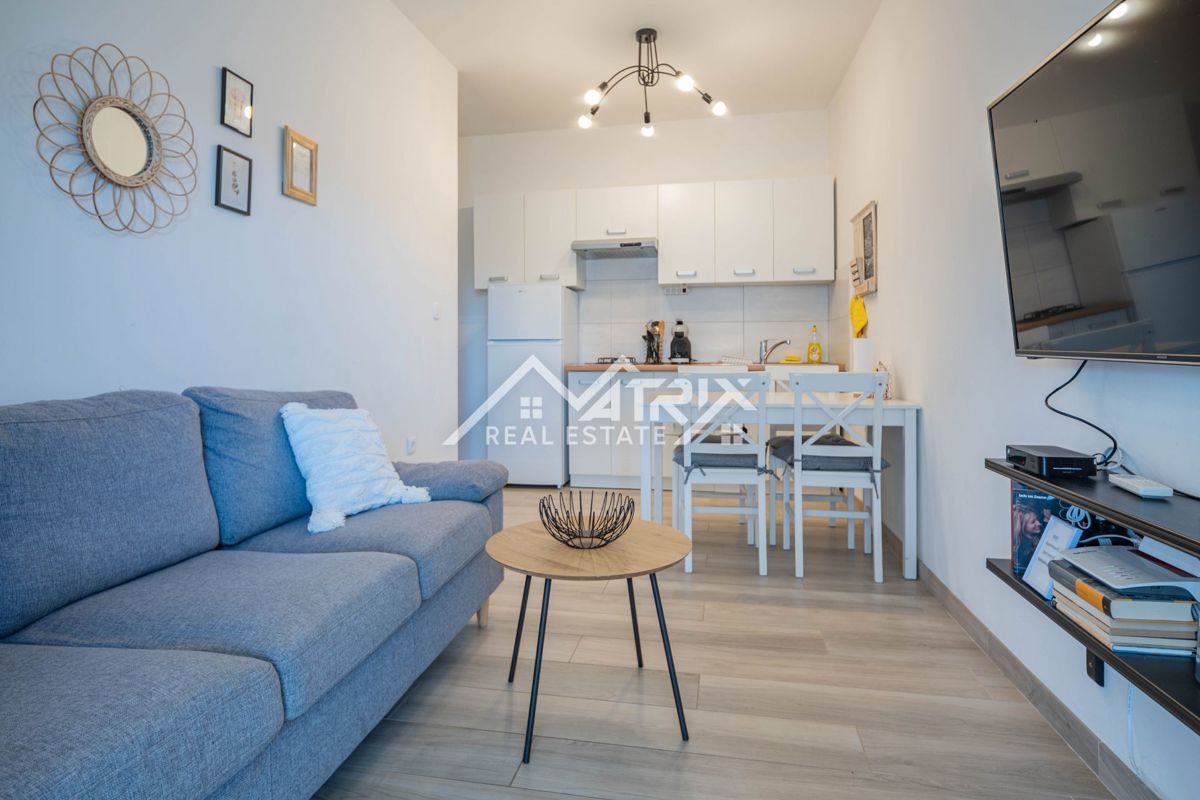 Pulj, dvosobno pritlično stanovanje s pokrito teraso