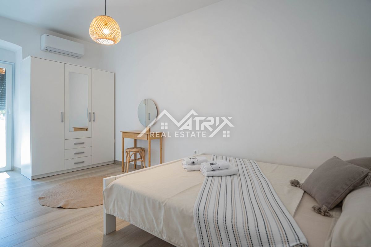 Pulj, dvosobno pritlično stanovanje s pokrito teraso