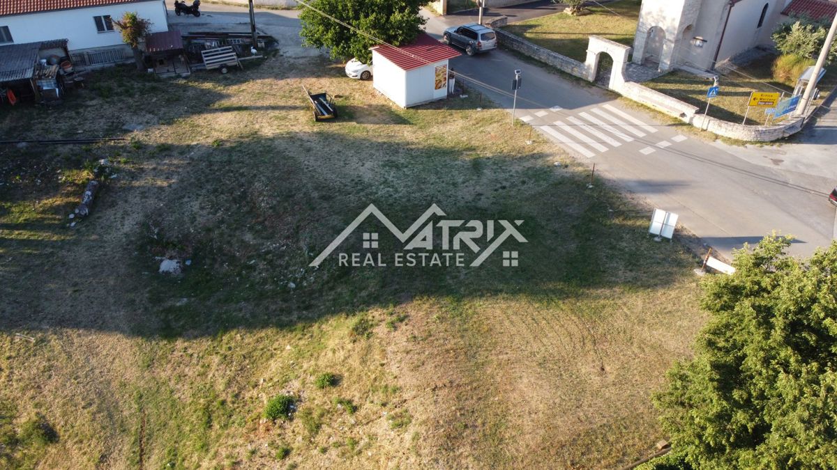 Kavran, Gradbena parcela s pogledom na morje blizu plaže