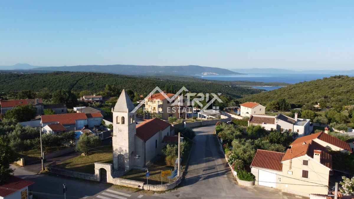 Kavran, Gradbena parcela s pogledom na morje blizu plaže