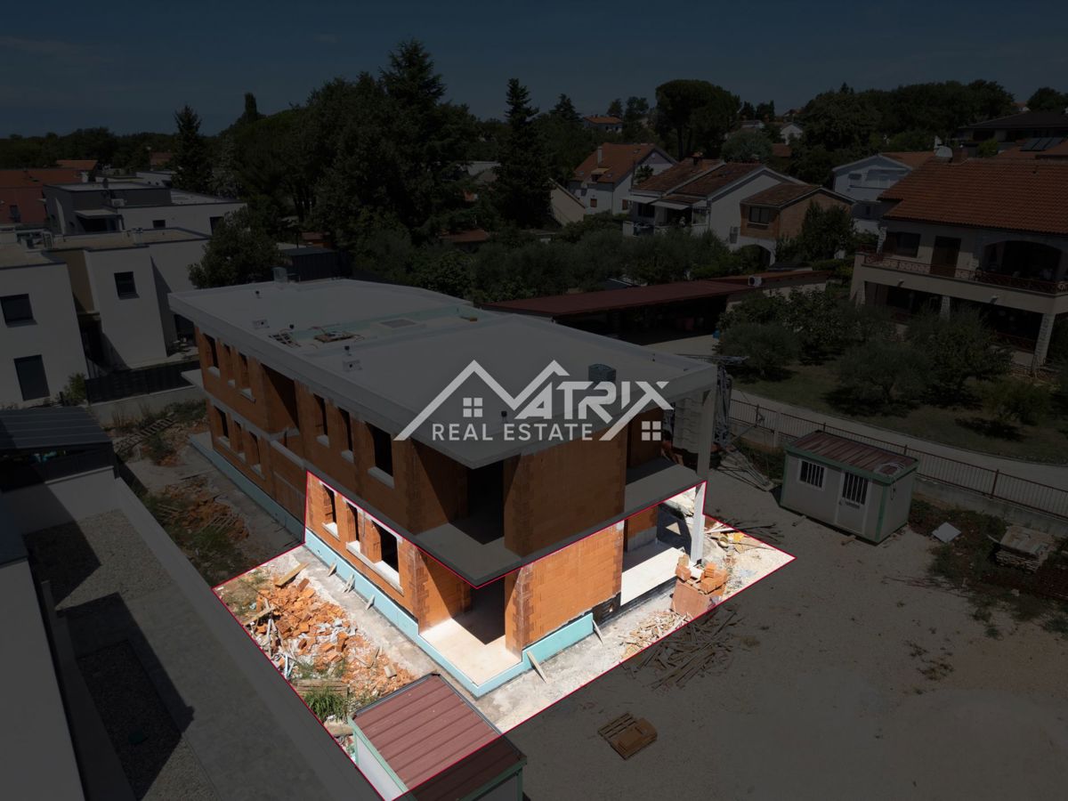 Poreč, pritlično stanovanje z vrtom v bližini morja