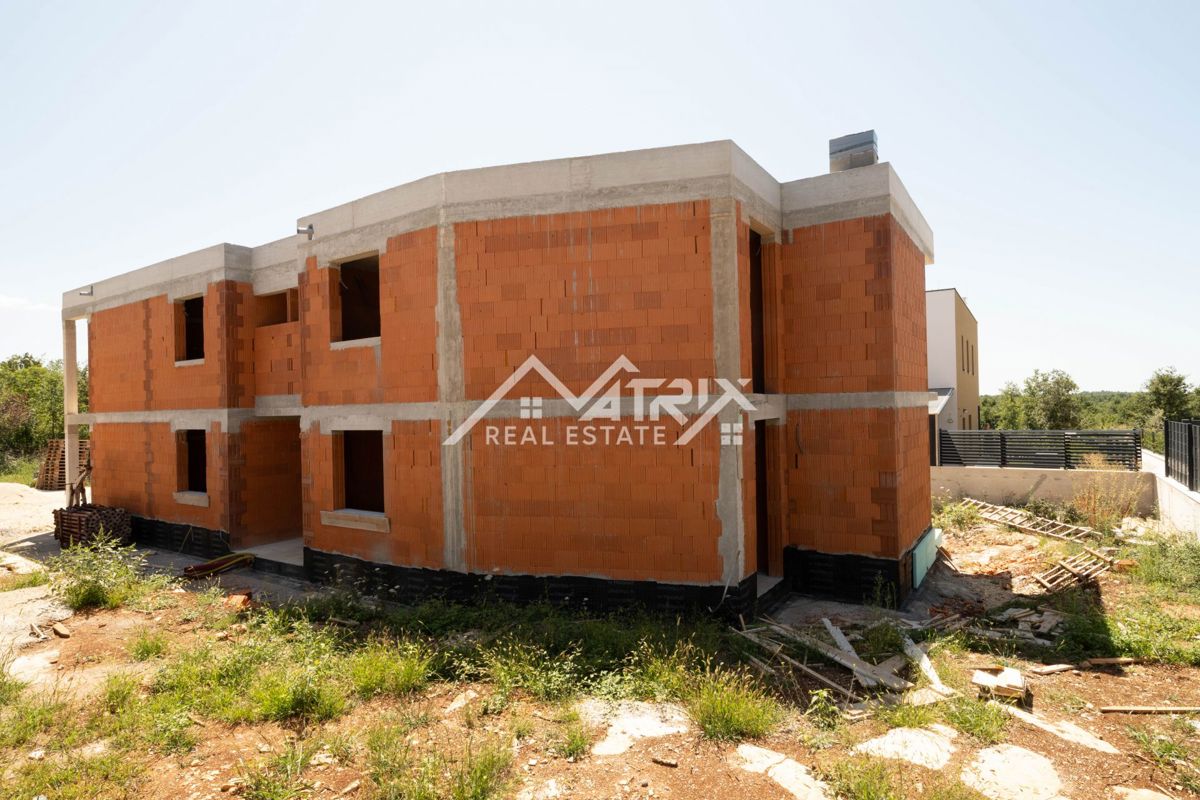 Poreč, pritlično stanovanje z vrtom v bližini morja