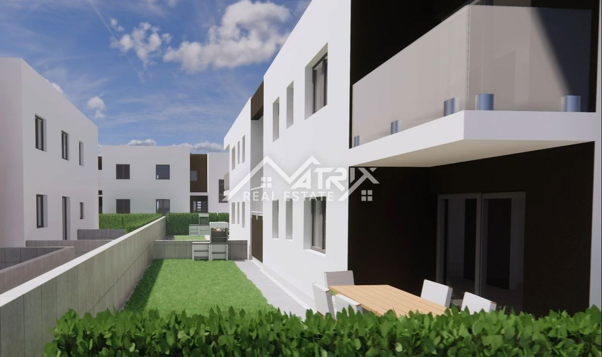 Poreč, pritlično stanovanje z vrtom v bližini morja