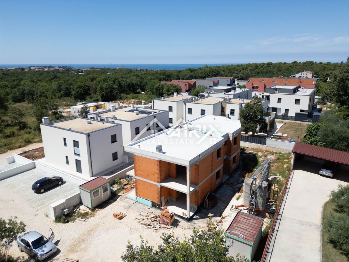 Poreč, pritlično stanovanje z vrtom v bližini morja