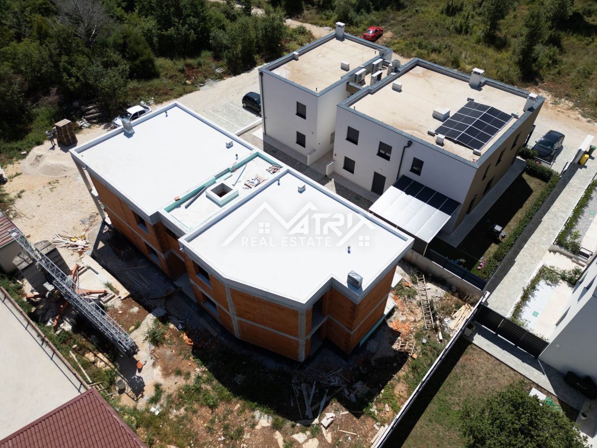 Poreč, pritlično stanovanje z vrtom v bližini morja