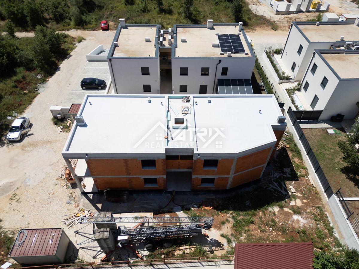 Poreč, pritlično stanovanje z vrtom v bližini morja