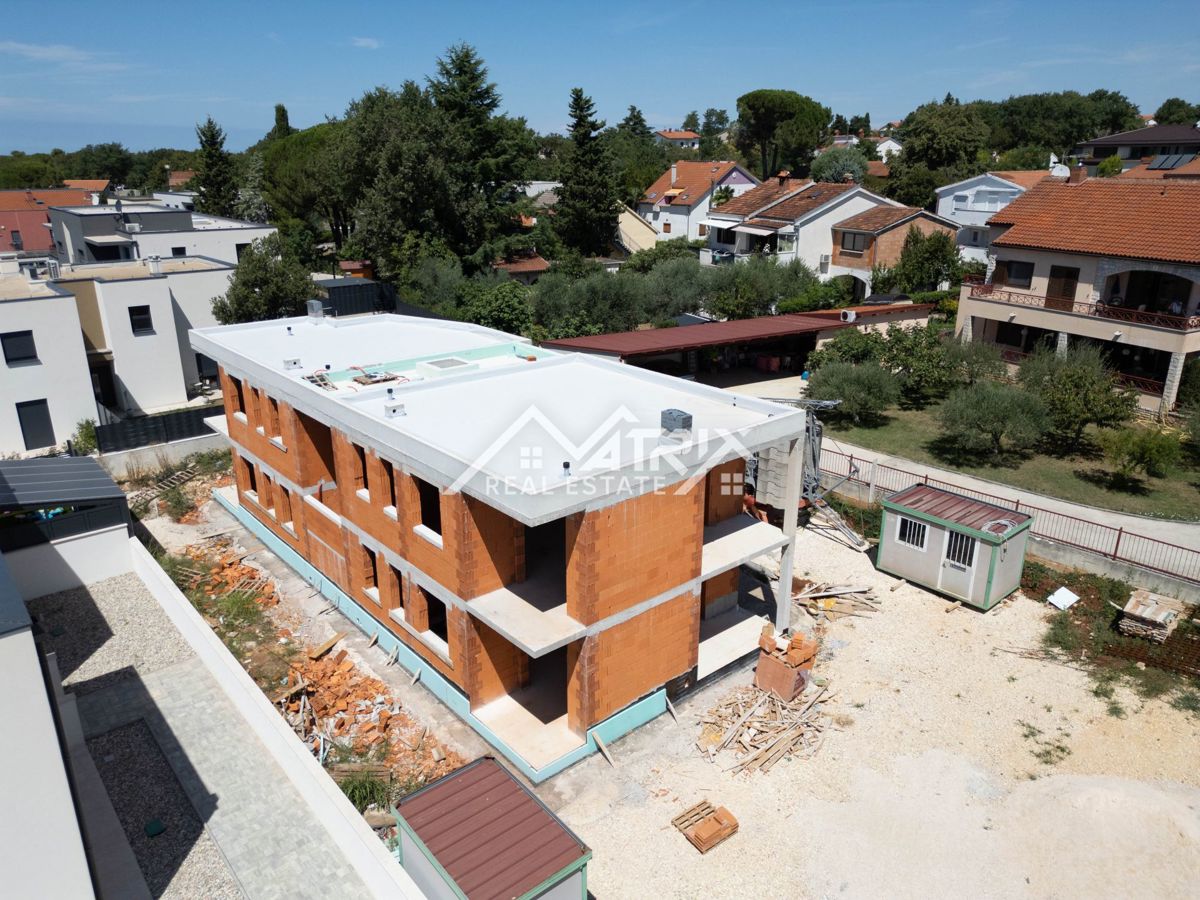 Poreč, pritlično stanovanje z vrtom v bližini morja