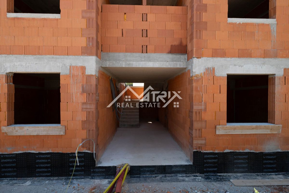 Poreč, pritlično stanovanje z vrtom v bližini morja