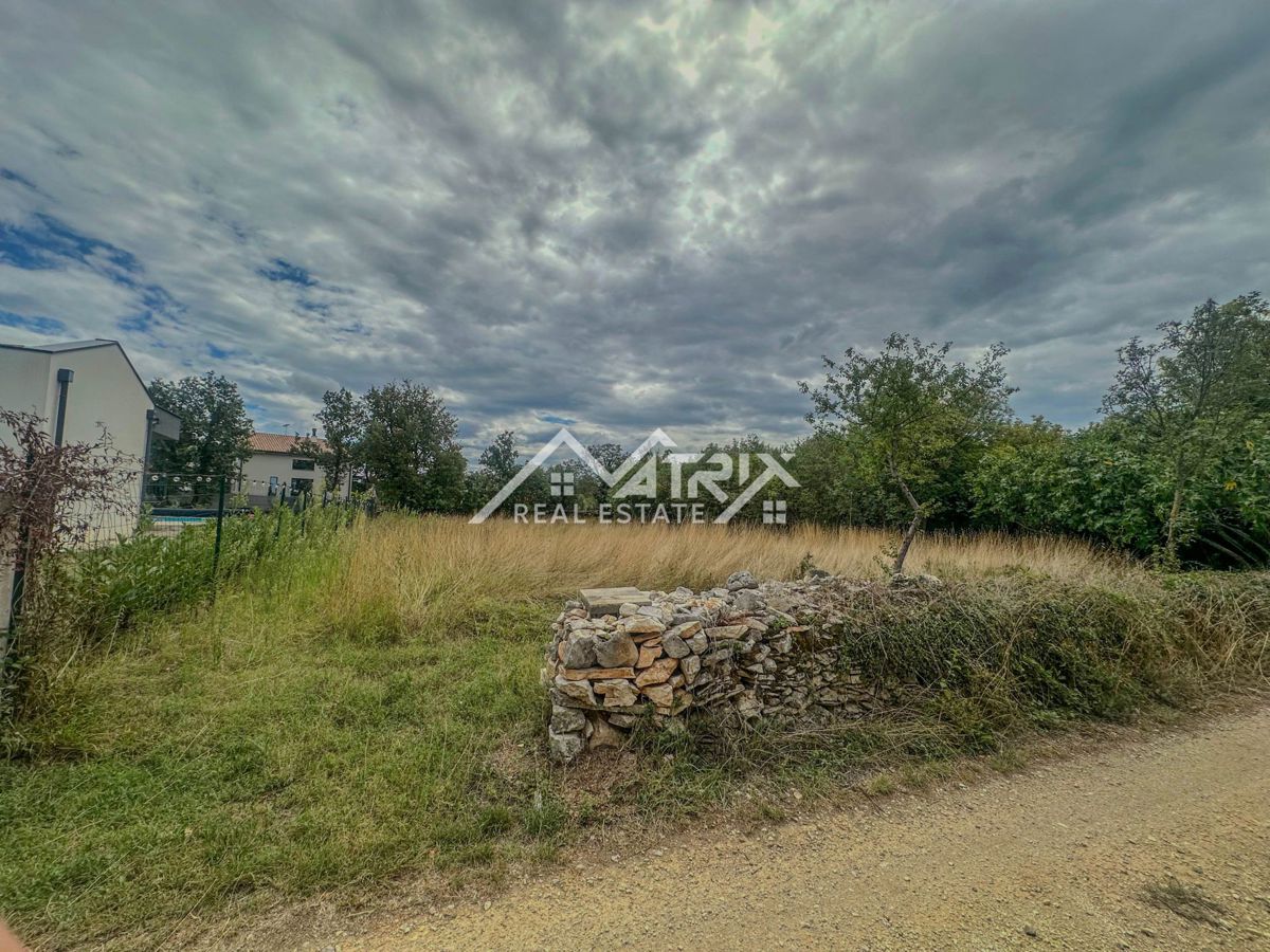 Vodnjan okolica, zazidljivo zemljišče v mirni naravi