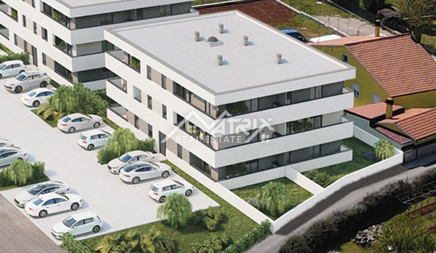 Območje Pule, stanovanje v novogradnji s teraso in parkirnim mestom