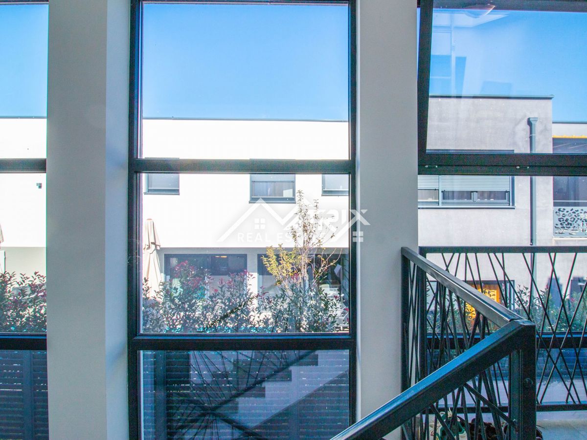 Medulin, stan s krovnom terasom 1 km od mora, Novogradnja!