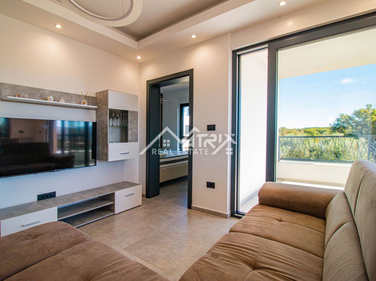 Medulin, stan s krovnom terasom 1 km od mora, Novogradnja!