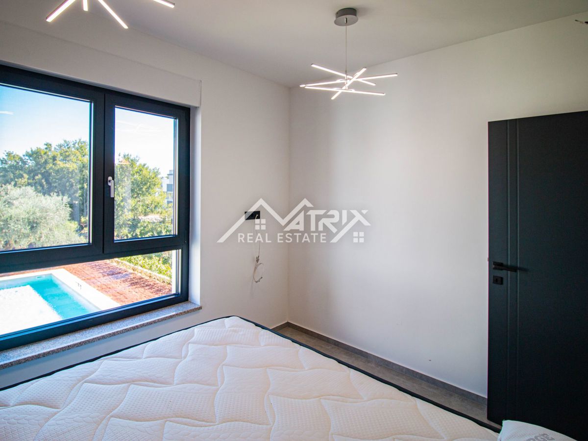 Medulin, stan s krovnom terasom 1 km od mora, Novogradnja!