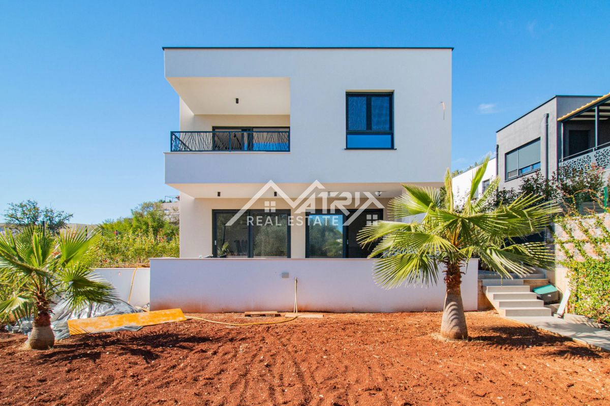 Medulin, stan s krovnom terasom 1 km od mora, Novogradnja!