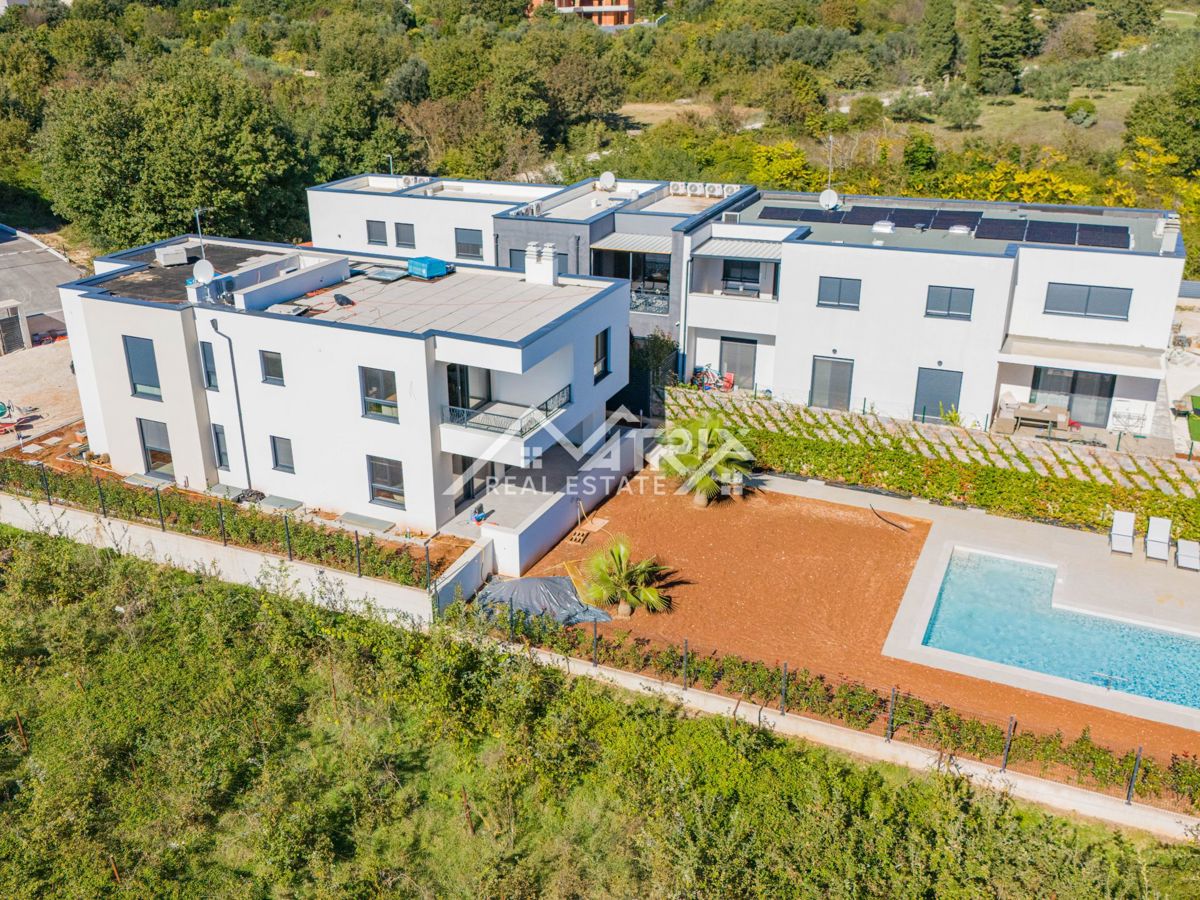 Medulin, stan s krovnom terasom 1 km od mora, Novogradnja!