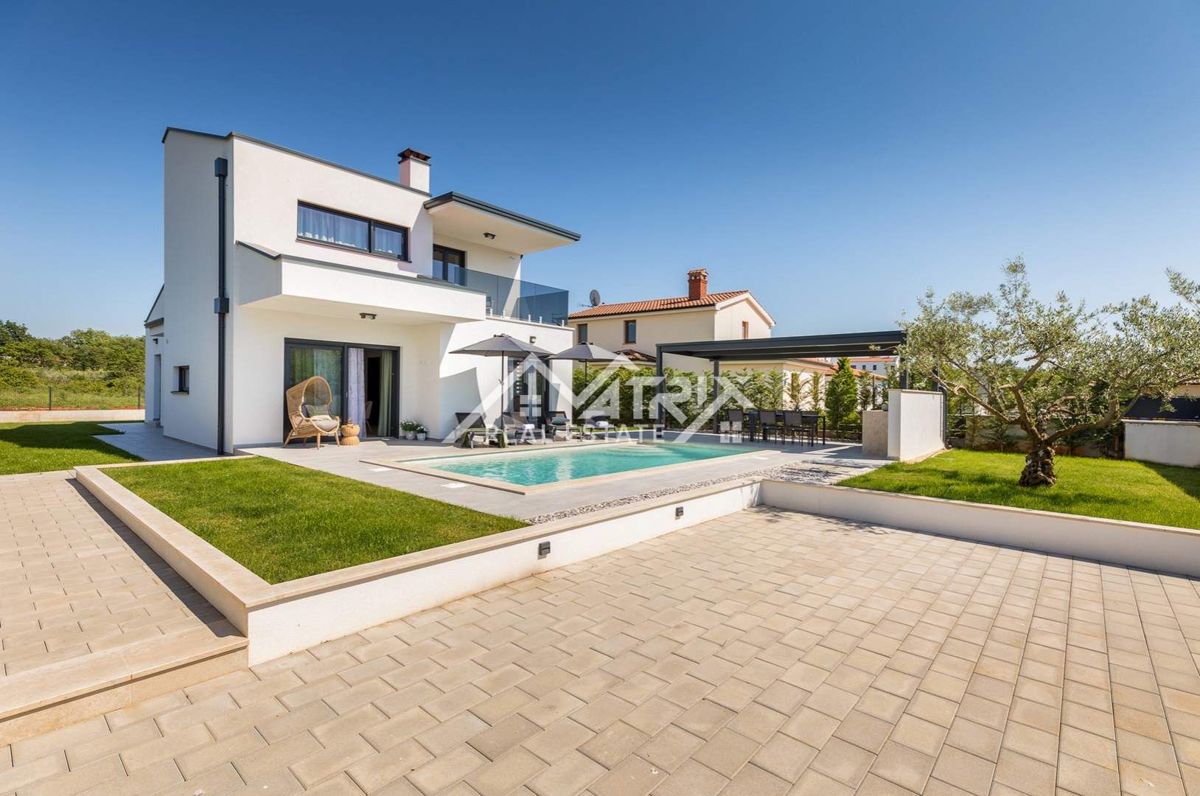Poreč okolica, moderna hiša z bazenom 5 km od morja in mesta