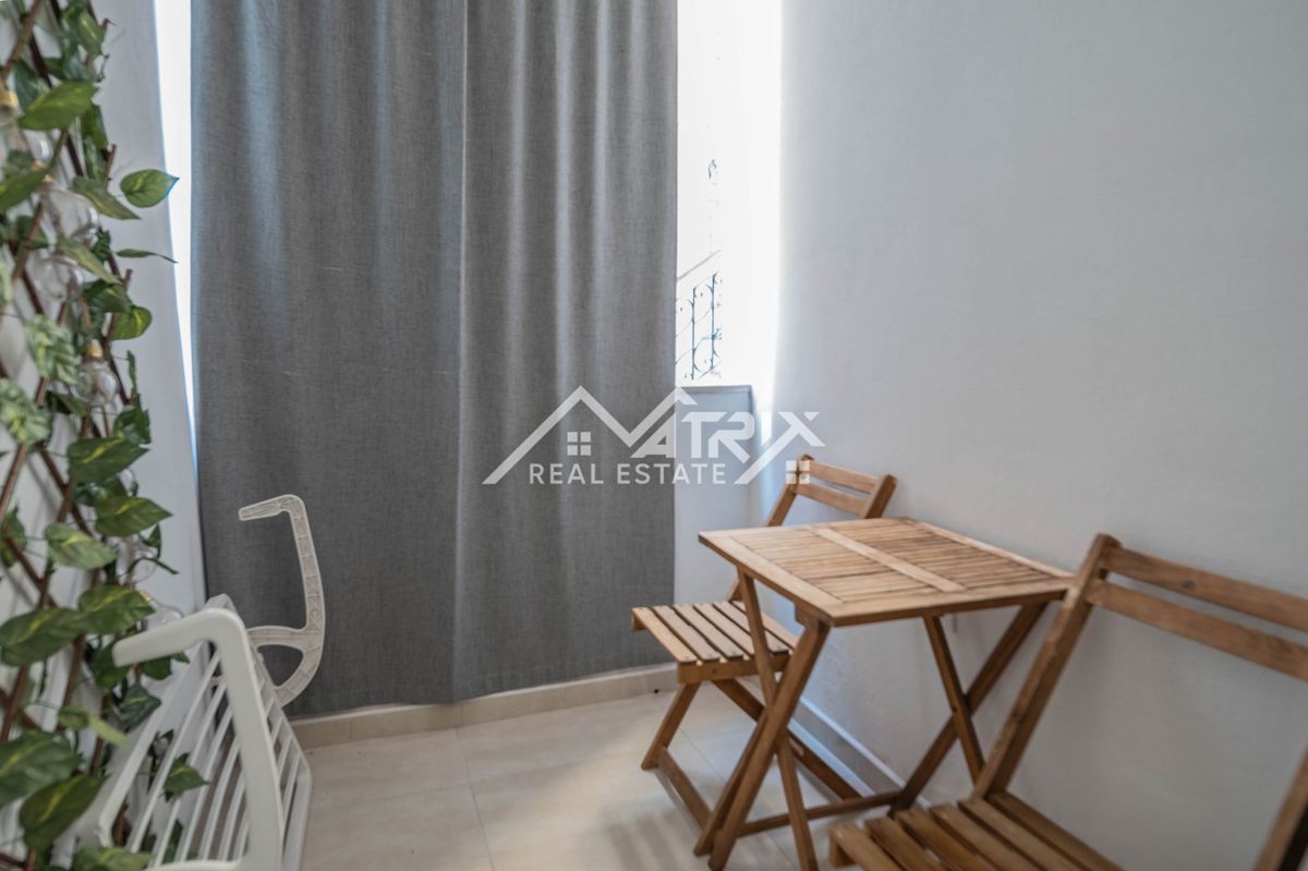Pula okolica, hiša s 3 apartmaji in vrtom, 200 m od morja