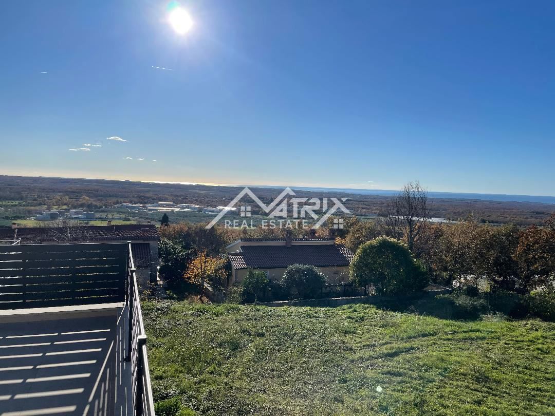 Poreč okolica – zazidljivo zemljišče z dovoljenjem za dvojček in pogledom na morje