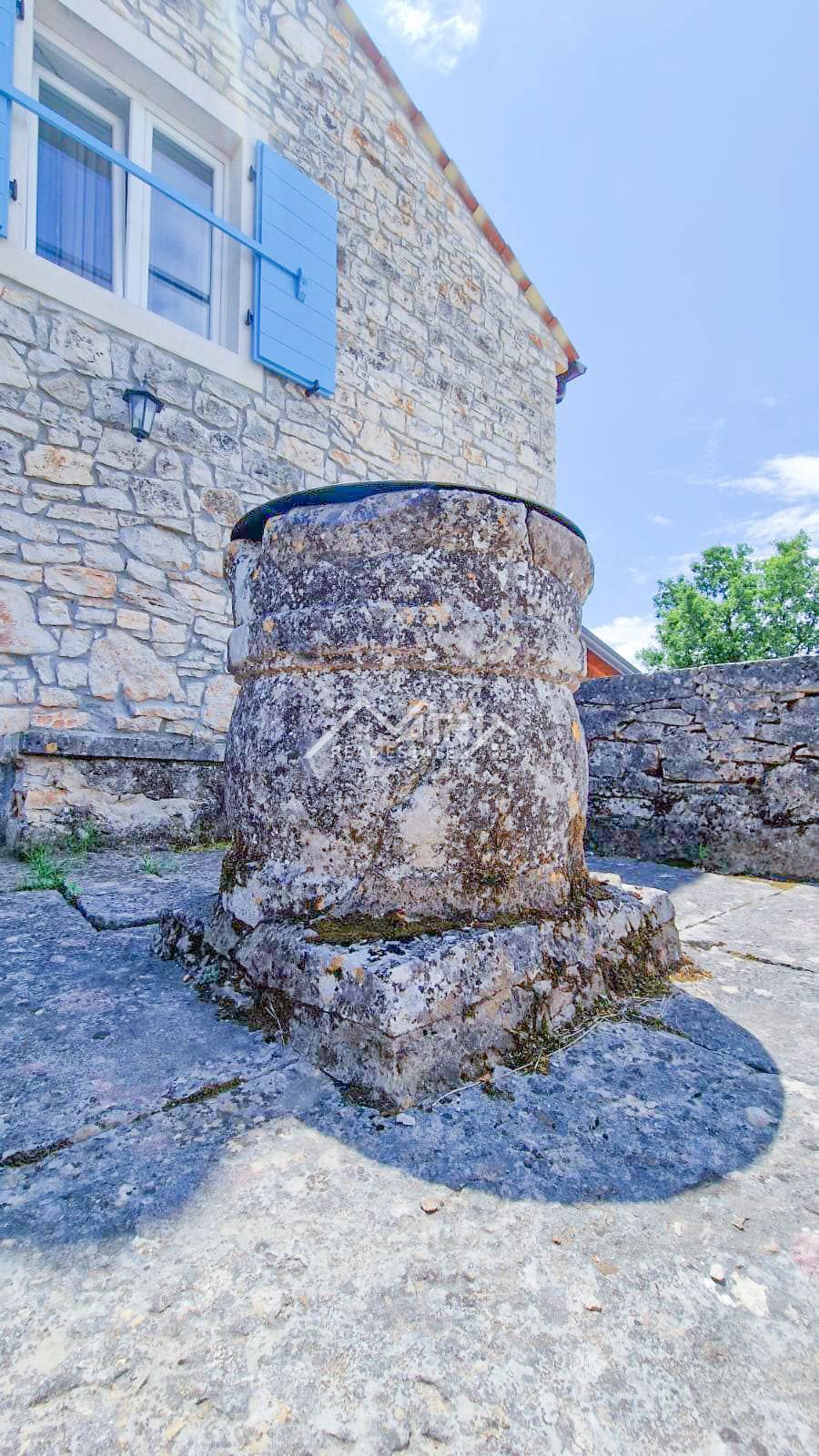 Poreč okolica, čudovita kamnita hiša z bazenom in velikim vrtom