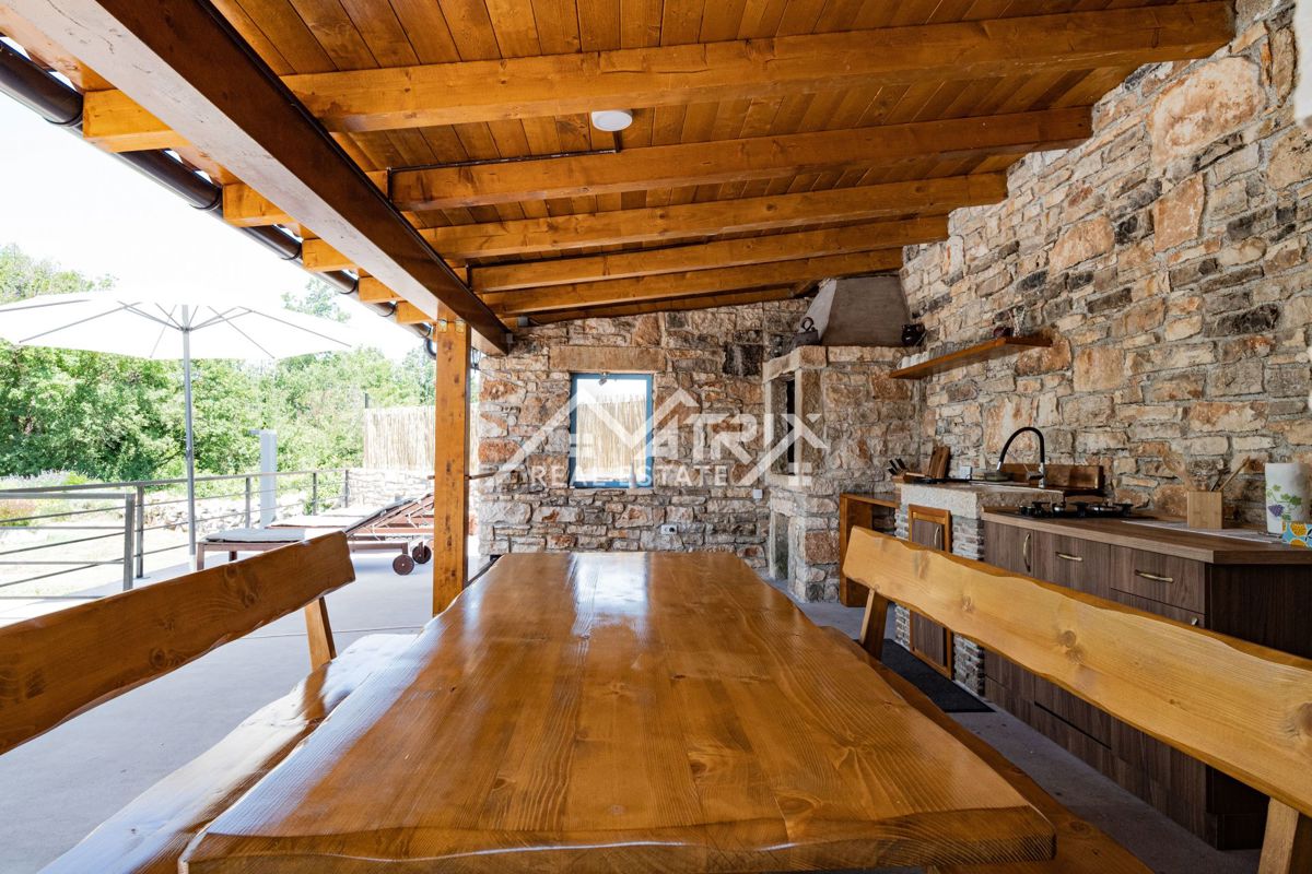 Poreč okolica, čudovita kamnita hiša z bazenom in velikim vrtom