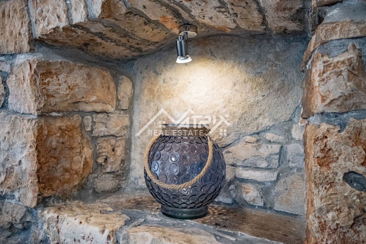 Poreč okolica, čudovita kamnita hiša z bazenom in velikim vrtom