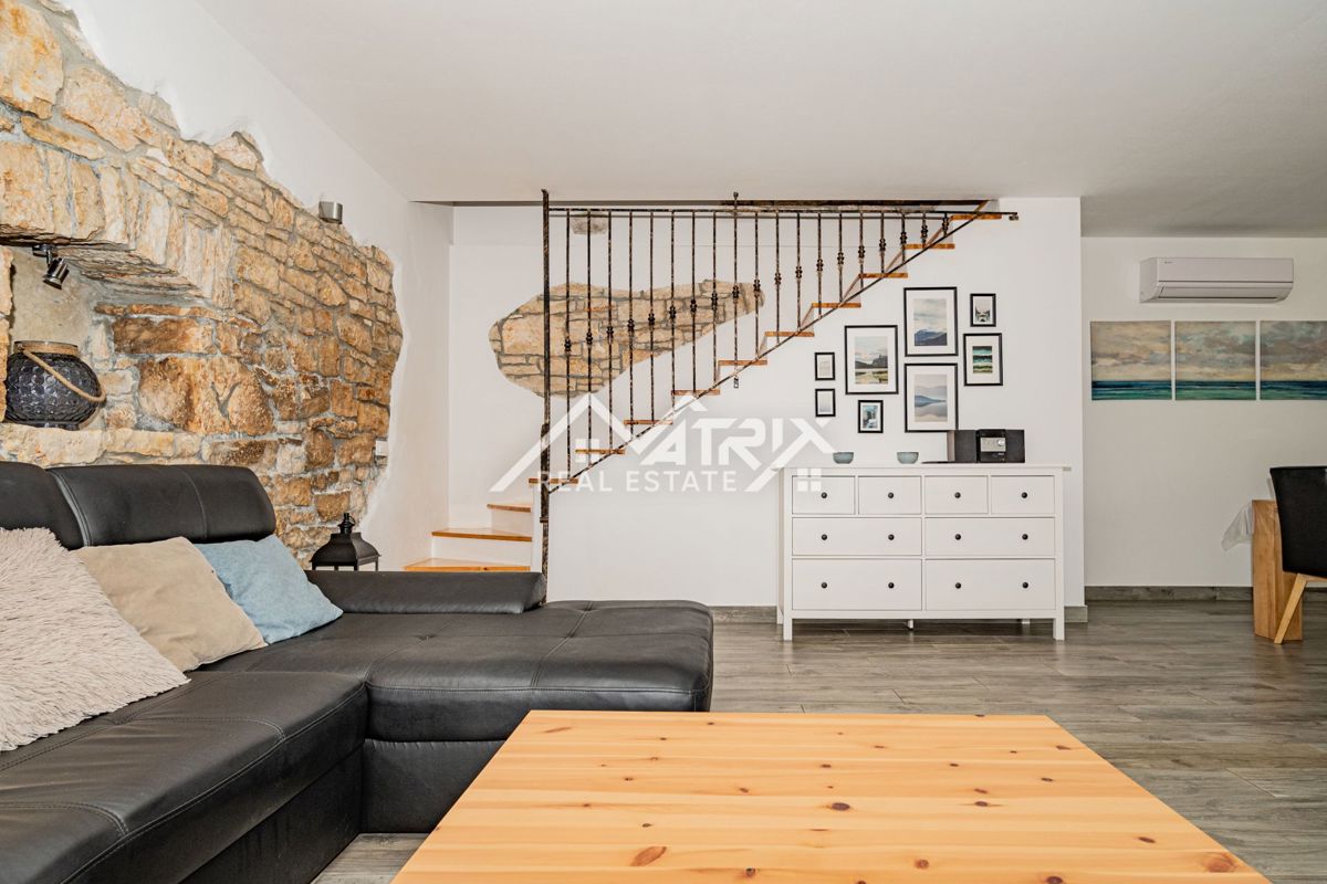 Poreč okolica, čudovita kamnita hiša z bazenom in velikim vrtom