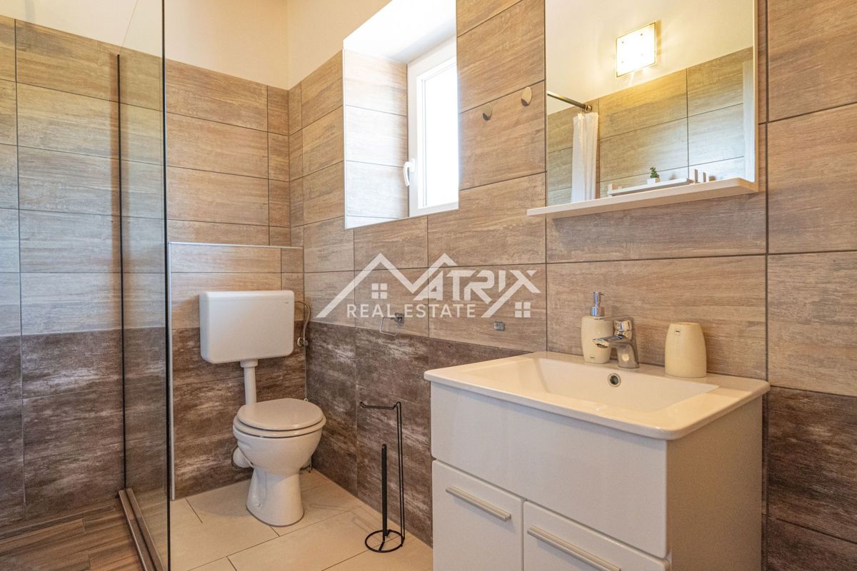 Poreč okolica, čudovita kamnita hiša z bazenom in velikim vrtom