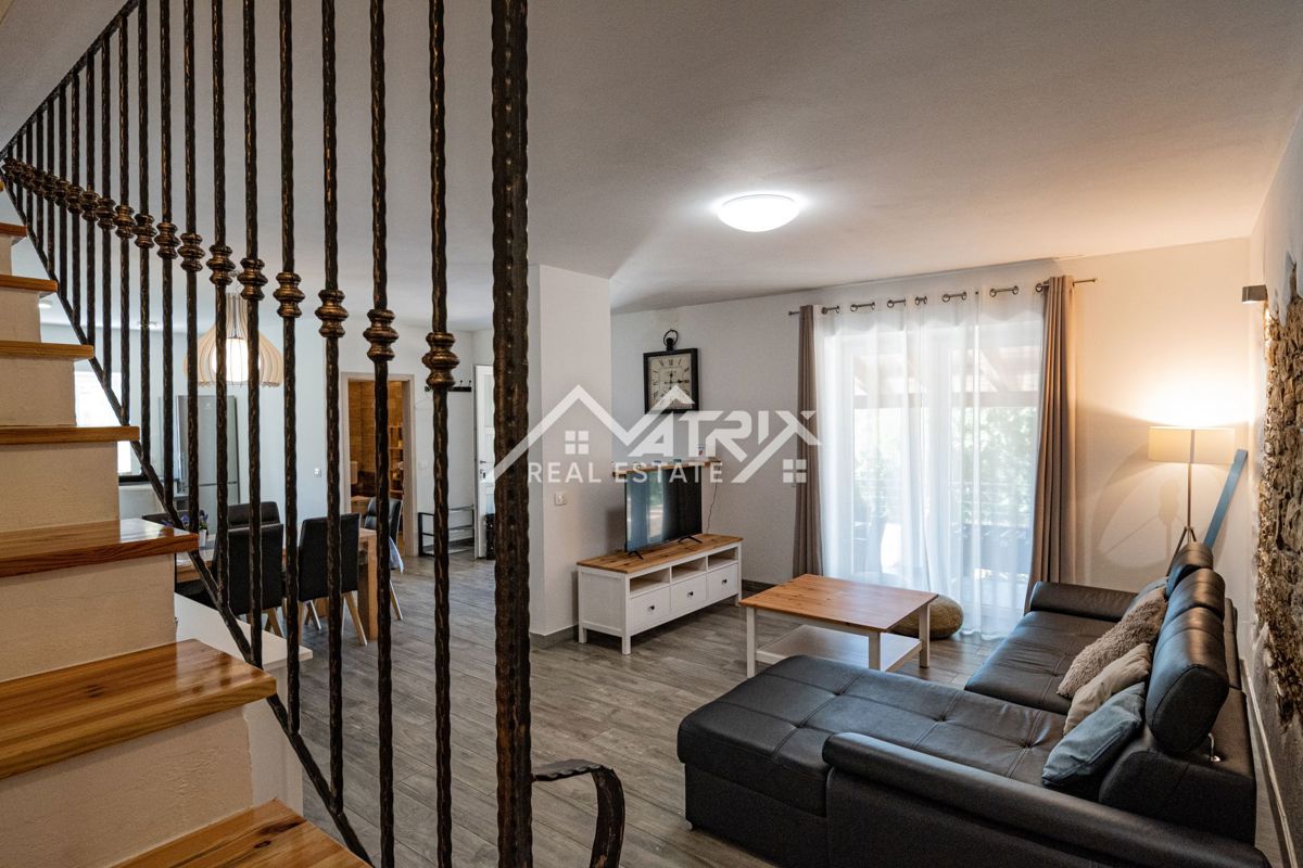 Poreč okolica, čudovita kamnita hiša z bazenom in velikim vrtom