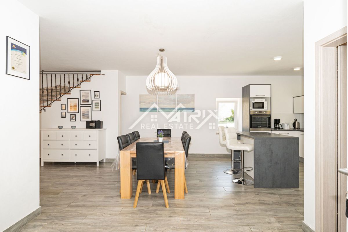 Poreč okolica, čudovita kamnita hiša z bazenom in velikim vrtom