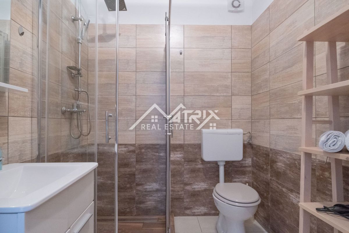 Poreč okolica, čudovita kamnita hiša z bazenom in velikim vrtom