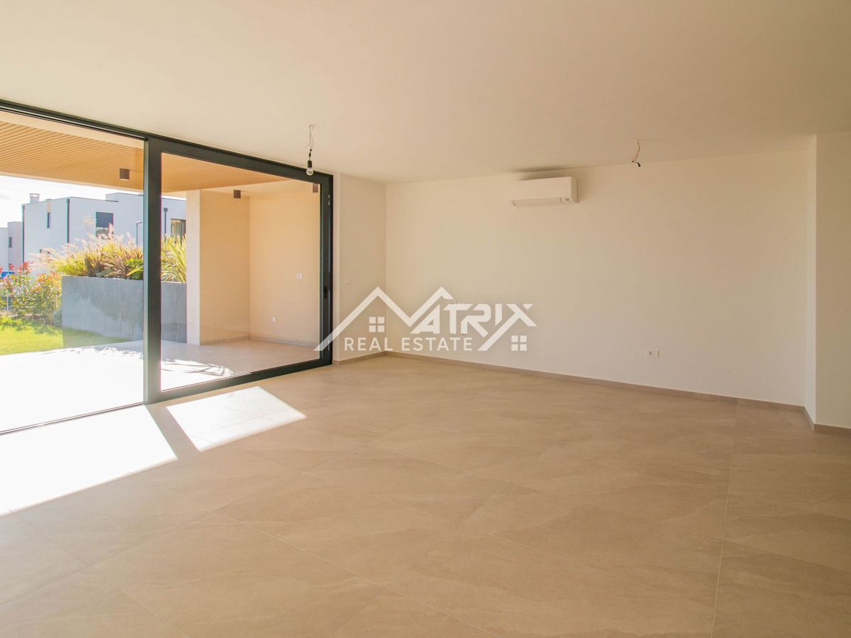 Novigrad, Stanovanje v pritličju s pogledom na morje, Novo!