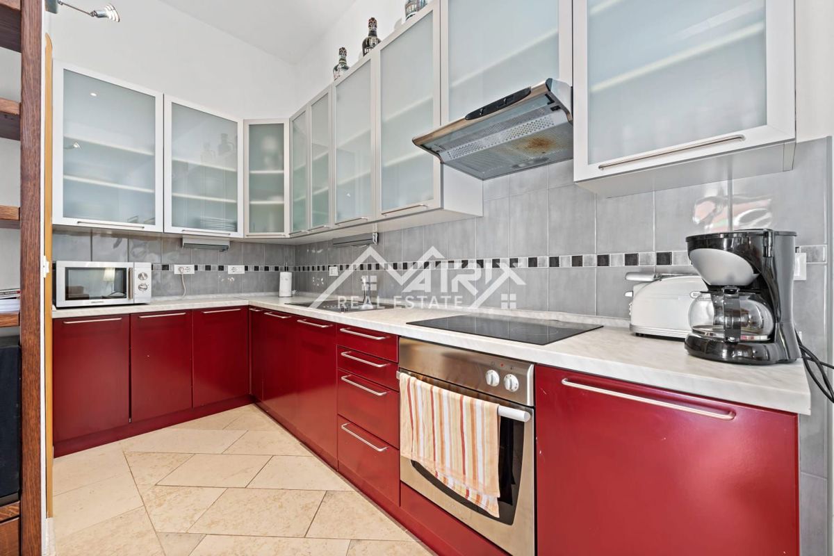 Rovinjska okolica, Rustikalna hiša z bazenom in ločenim gostiščem