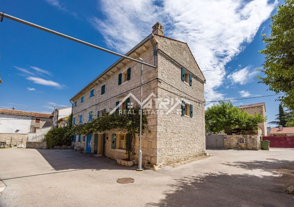 Rovinjska okolica, Rustikalna hiša z bazenom in ločenim gostiščem