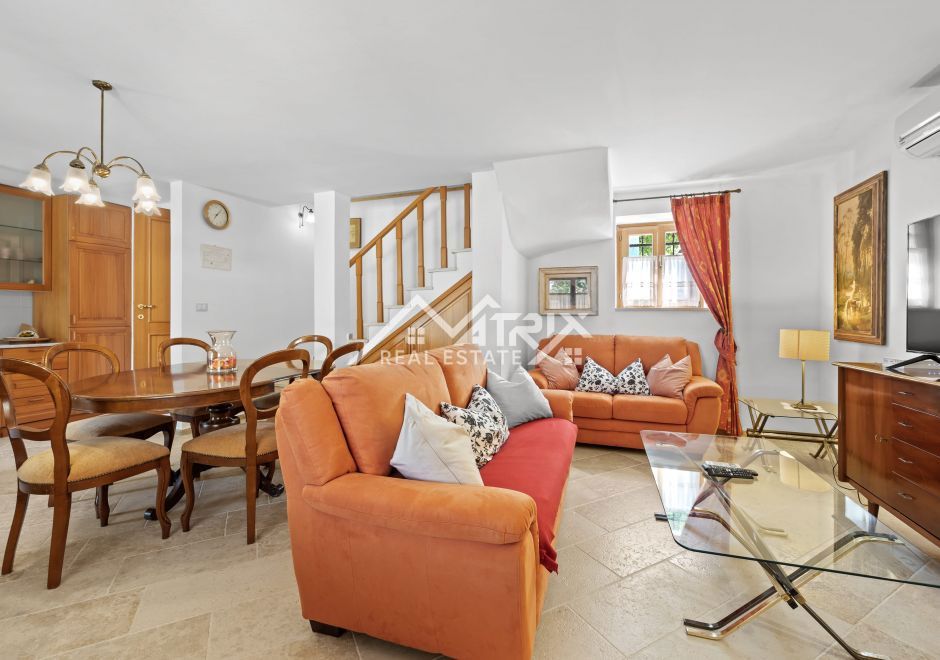 Rovinjska okolica, Rustikalna hiša z bazenom in ločenim gostiščem