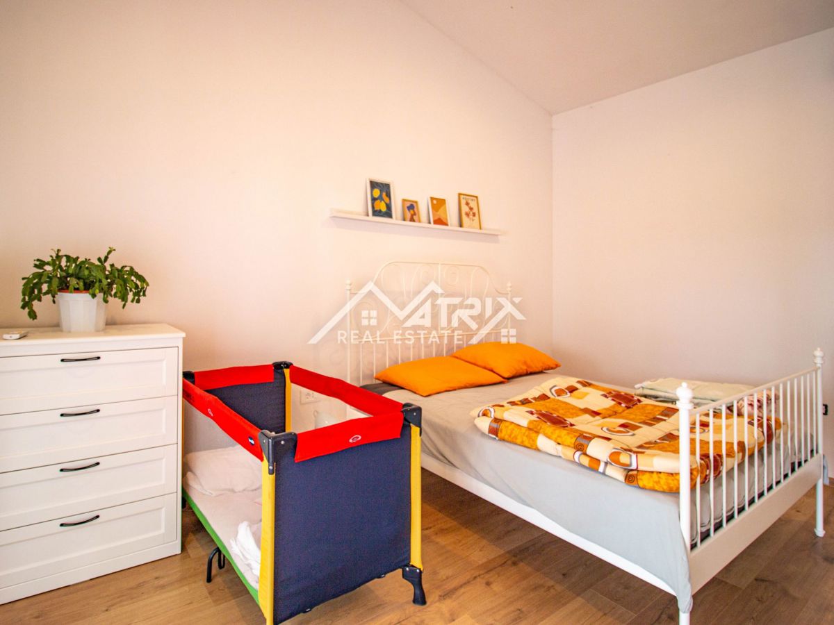 Svetvinčenat, prizemnica s bazenom i prostranom okućnicom