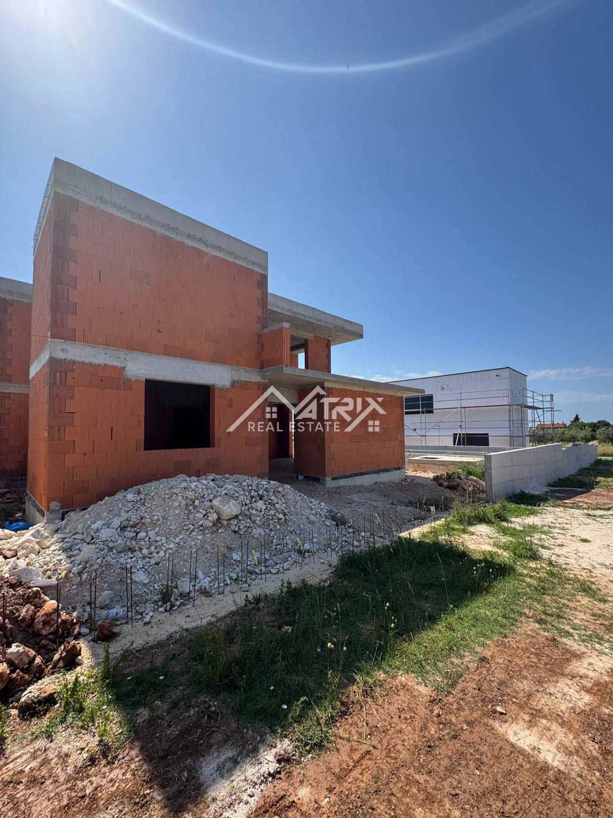 Pula, dvojna hiša z bazenom in prostorno teraso