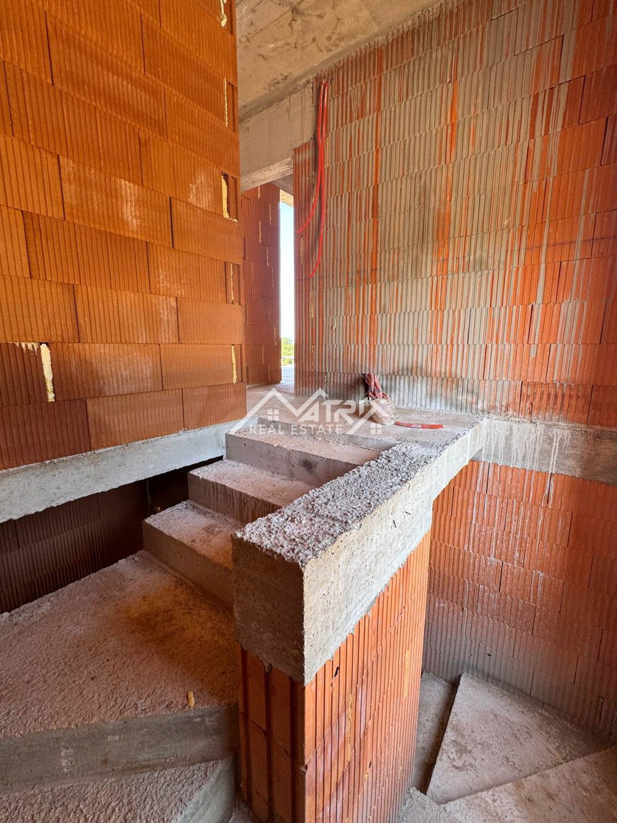 Pula, dvojna hiša z bazenom in prostorno teraso