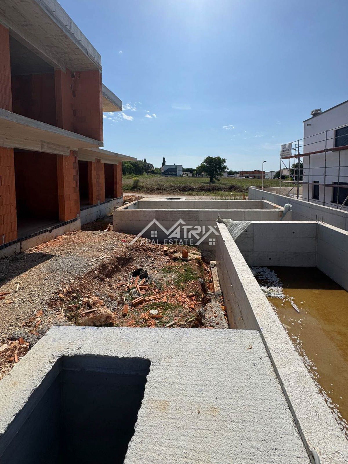 Pula, dvojna hiša z bazenom in prostorno teraso