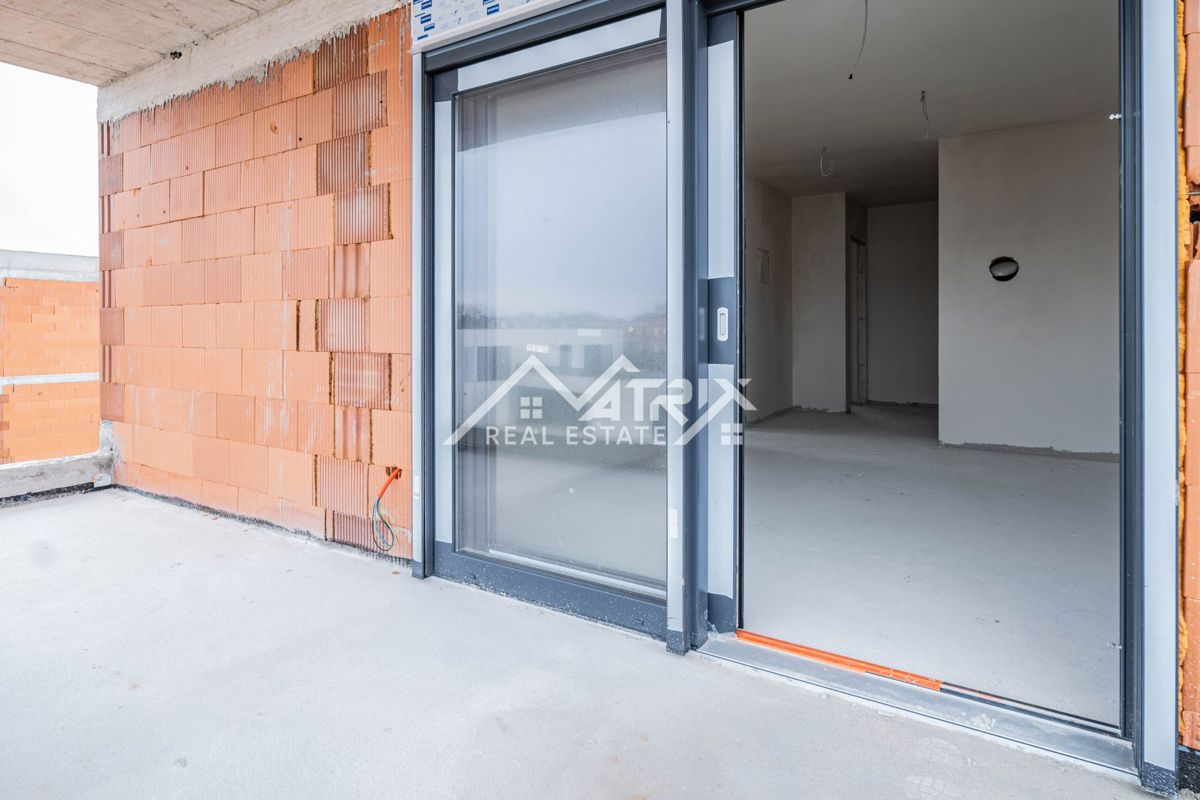 Medulin, Trisobno stanovanje s teraso, garažo in blizu morja