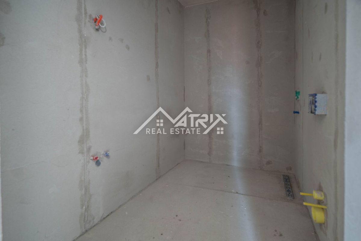 Medulin, Trisobno stanovanje s teraso, garažo in blizu morja