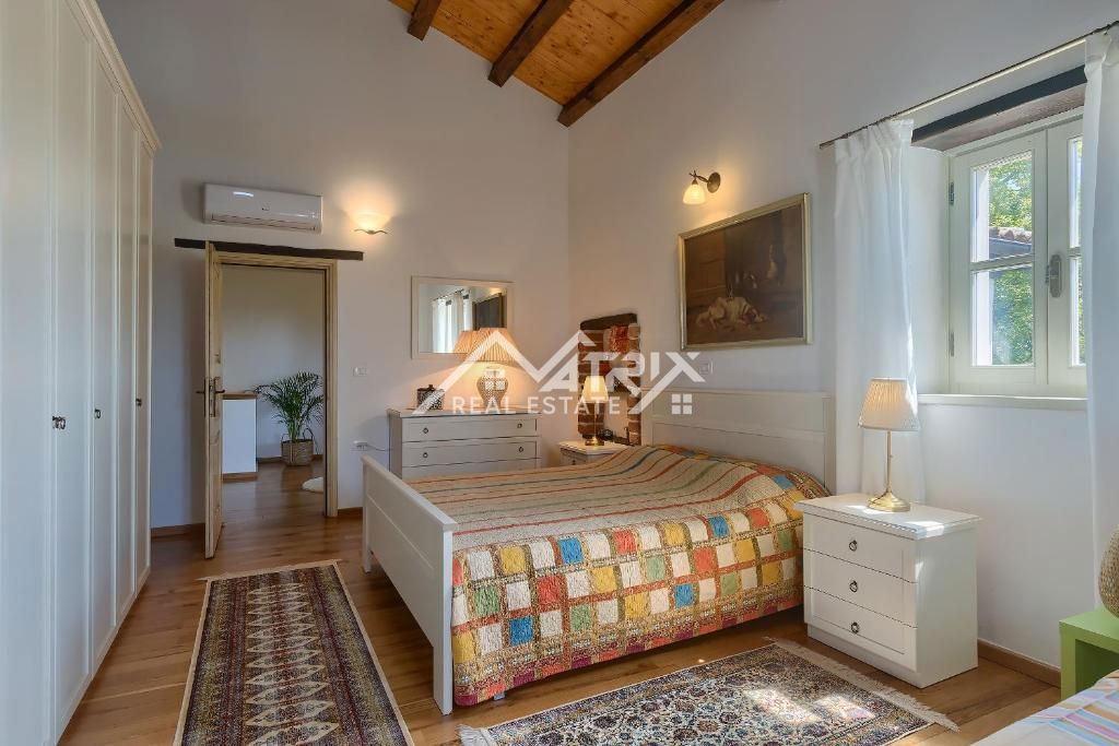 Poreč okolica, kamnita vila s 3 spalnicami in bazenom