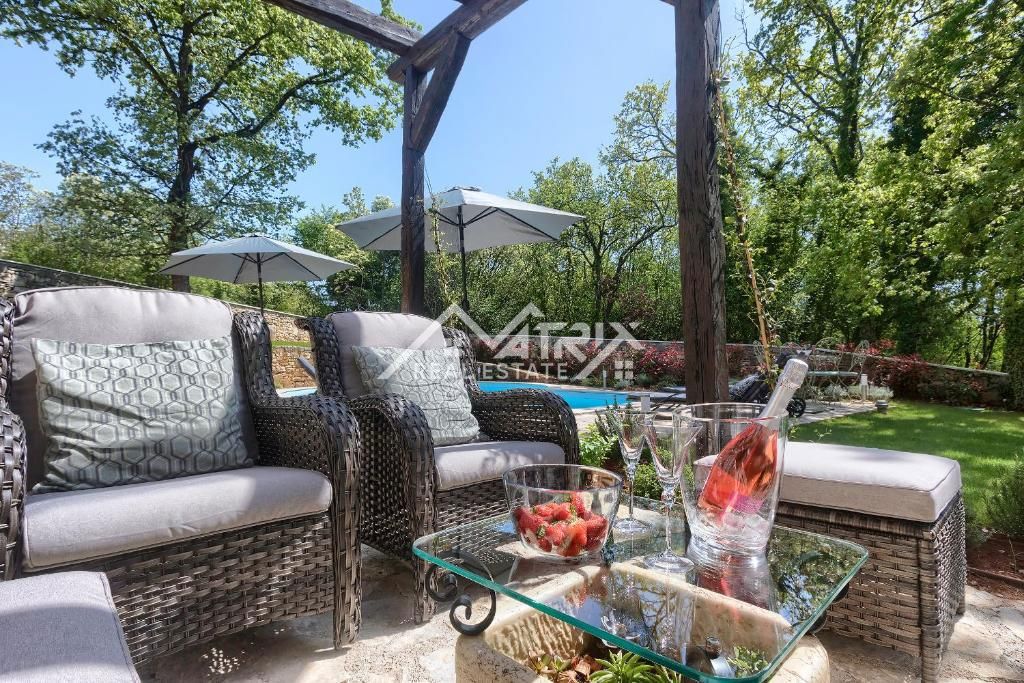 Poreč okolica, kamnita vila s 3 spalnicami in bazenom